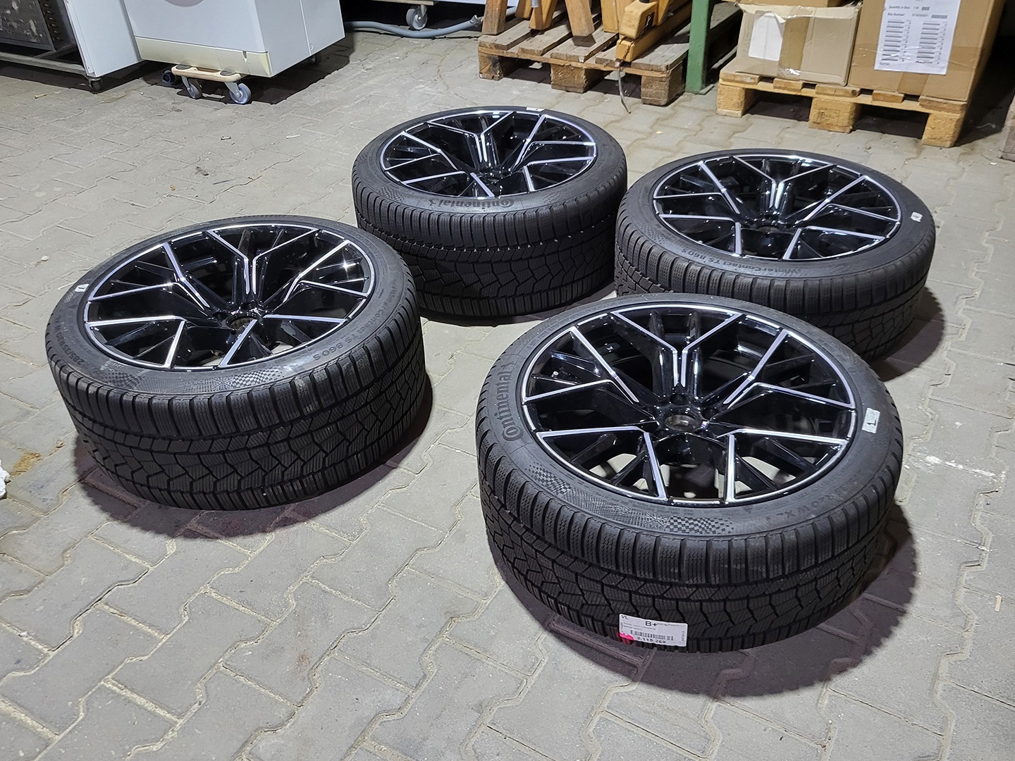 Winterradsatz für BMW M8 | Winterreifen CONTINENTAL auf M-Alufelge aus Insolvenz